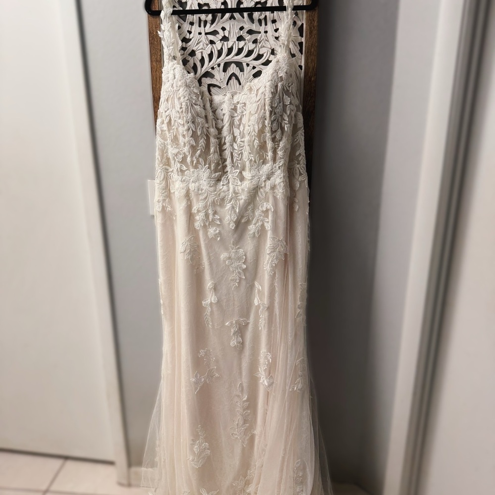 Adore by Justin Alexander Plus Size A Line Lace Wedding Dress🤍